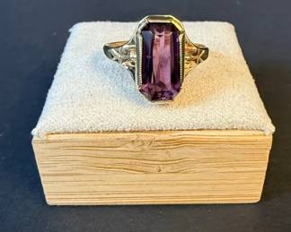 10K Gold Amethyst Ring with Rectangular StepCut Stone Size 6.25, 2.65g