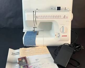 Janome Model 659 Sewing Machine w OneStep Features, Case, Foot Pedal Acc