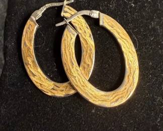 18K Yellow Gold Oval Hoop Earrings, Textured Pattern, 3.5g