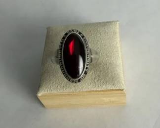 Vintage 10K Gold w Oval Red Cabochon 7.57g