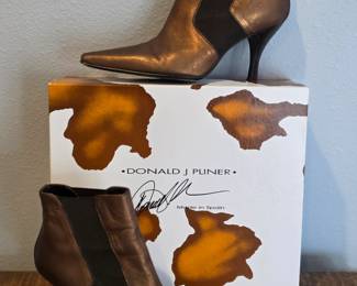 Donald J. Pliner, Size 8 M