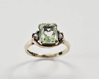 10K Green Spinel Diamond Acc Ring