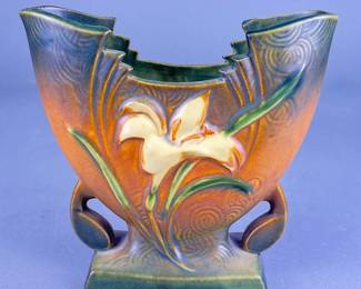 Roseville 'Zephyr Lily' Fan Vase