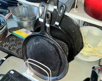 LOTS OF VINTAGE CAST IRON