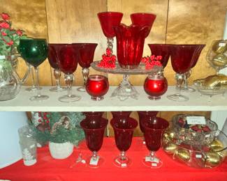 RED HOLIDAY STEMWARE