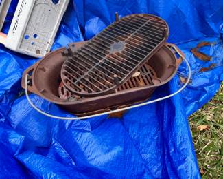 LODGE CAST IRON SPORTSMAN GRILL (HAS BOX)