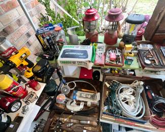 HAND TOOLS & HARDWARE