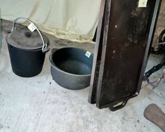 CAST IRON GRIDDLES & POTS