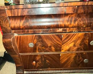 STUNNING BOOK-MATCHED CROTCH CUT VENEER