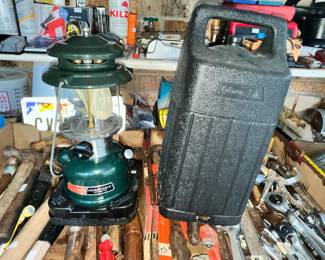LIKE NEW COLEMAN LANTERN & CASE