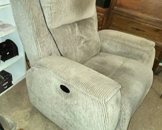LARGE ELECTRIC LIFT CHAIR