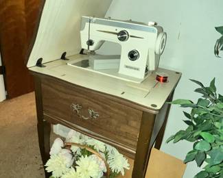 "DRESSMAKER" SEWING MACHINE & CABINET