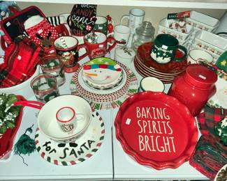 HOLIDAY SERVING PIECES