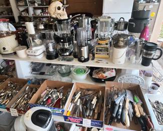 LOADS OF SMALL APPLIANCES