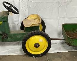 Ertl John Deere 4020 Diesel Pedal Tractor with Trailer