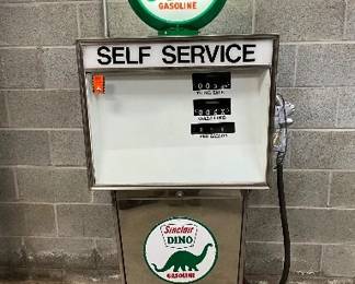 Bennett Model 448 Sinclair Dino Gas Pump with Globe