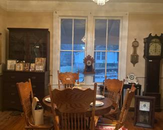 Table and chairs set