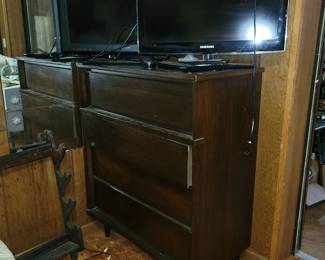 Vintage chest of drawers