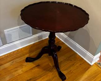 Tilt Top Pie Crust Table