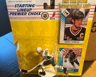 Kenner Collectibles NHL and Canadien League figurines