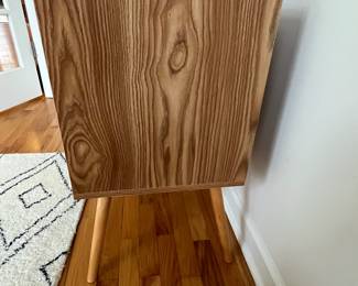 R21 - $60. Oslo Storage Console in very good condition!