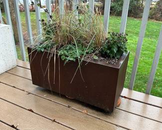 THERE ARE SMALLS AND DECORATIVE ITEMS THAT ARE AVAILABLE! COME TO SHOP THESE ITEMS!