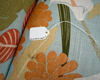 R8 - $75 Oversized Arm Chair. Furnitureland South Brand. Measures 31" wide x 30" deep x 40.5" tall. Seat is faded on both sides.