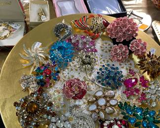 Assorted Broaches on Gold Tone Charger Plates