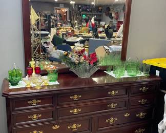 Bassett Bedroom Furniture Dresser with Mirror