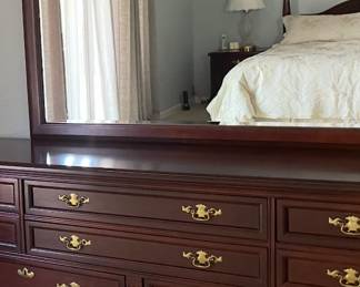 Bassett Bedroom Furniture Dresser with Mirror