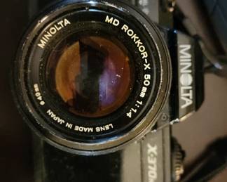 Vintage Minolta 35mm Film Camera Kit –
Vintage Minolta 35mm Camera Kit – Includes Minolta Rokkor-X 50mm f/1.7 prime lens, Vivitar 70–210mm macro zoom, and Vivitar 28mm wide-angle.