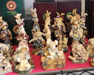 Boyds Bears & Friends Collector Figurines – Boxed & Beautiful!
Wonderful selection of Boyds Bears, Bearstone, and Folkstone Collection figurines — most with original boxes. Adorable bunnies, angels, Santas, seasonal pieces, and detailed character figurines. Perfect for collectors, gifting, or spring décor.