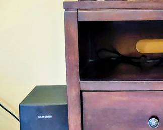 BOSE Double-Cube Speakers (Set of 3)
Classic Bose double-cube speakers known for clear, rich sound in a compact size. All three are in good working condition and ready to connect to your system. Great upgrade for home theater or music.