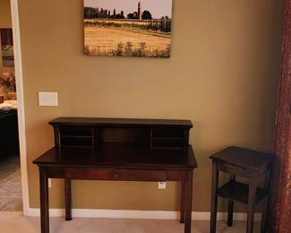 Classic Wood Writing Desk – Elegant & Functional
Beautiful traditional writing desk featuring a warm wood finish, tapered legs, and a clean, refined silhouette. Perfect for a small home office, laptop workstation, or living room accent piece. Offers plenty of surface space without overwhelming the room. Solid, sturdy, and in excellent condition. A timeless piece that blends easily with any décor style.