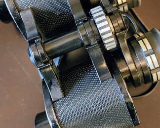 Bushnell Insta-Focus Binoculars
Classic Bushnell binoculars with Insta-Focus system for fast, smooth focusing. Clean viewing, durable body—great for sporting events, birdwatching, or general outdoor use.