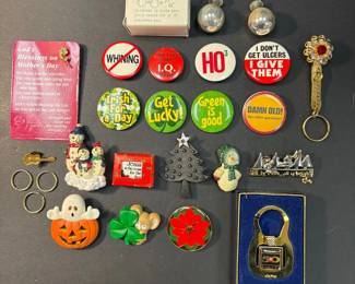 Holiday Pins, Buttons More 