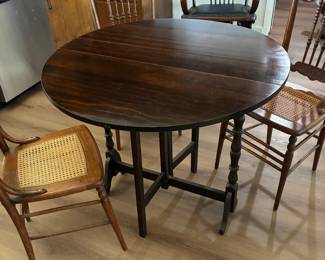 Antique Drop-Leaf Table 