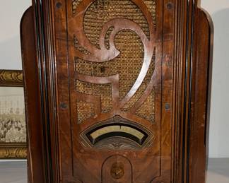 Highly sought after 1933-34 Stewart-Warner R-1261 Tombstone Radio