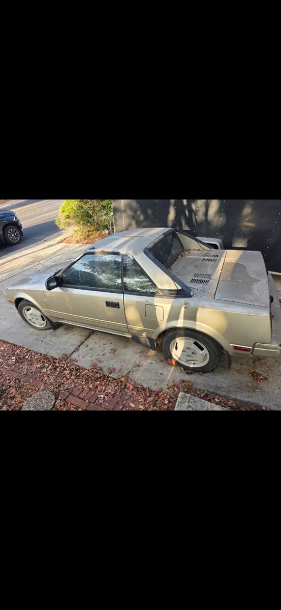 1986 mr2 doesn't run no key. Title coming. Located off site on the north side