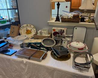 Serving Pieces, Bakeware, Enamelware & Kitchen Essentials
