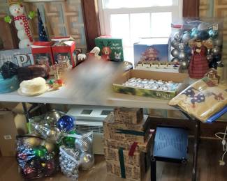 Neat primitive painted shelf in the corner