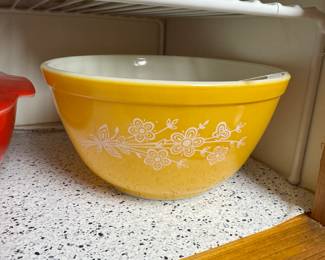 Butterfly Gold Pyrex mixing bowl