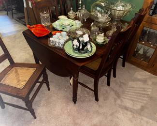 Antique double drop leaf table with extra leaves