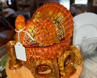 Ceramic turkey covered dish with 8 napkin rings