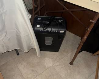 Small paper shredder