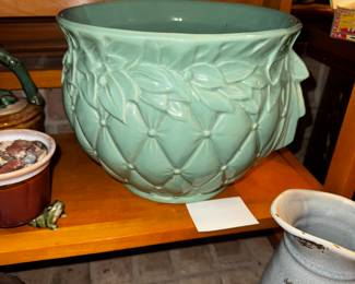 McCoy diamond quilted leaf and berries jardonnaire planter