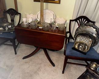 Double drop leaf Duncan Phyfe table and 4 Hepplewhite shield back style mahogany chairs