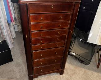 Floor standing jewelry box