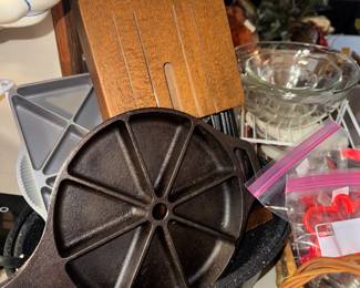 Cast iron cornbread pans, wall hanging knife set and enamel roaster