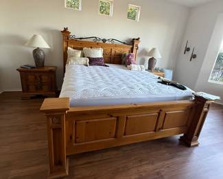 King Pine Bed w/ Serta Perfect Sleeper